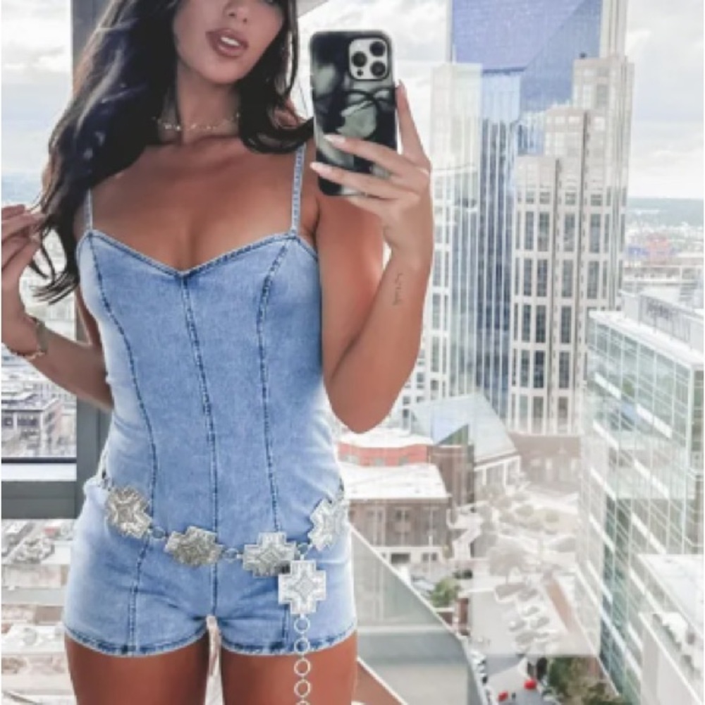 Light Wash Denim Romper from Amazing Lace - Super cute! Never worn! Size Medium